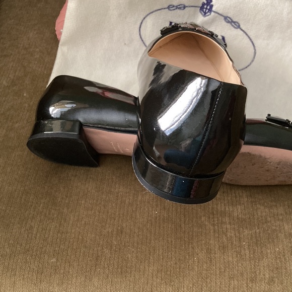 PRADA PATENT LEATHER FLAT SHOES - Picture 5 of 9